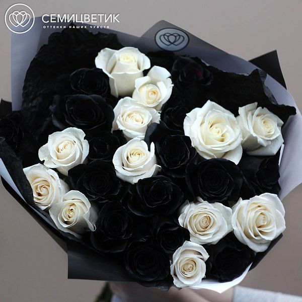 Букет из 25 белых и черных роз (Эквадор)