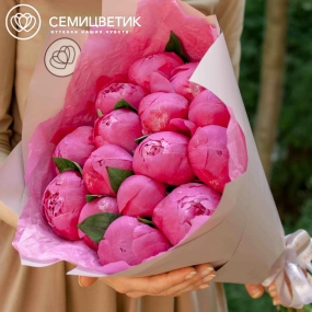 Букет из 15 ярко-розовых пионов Premium в розовой пленке